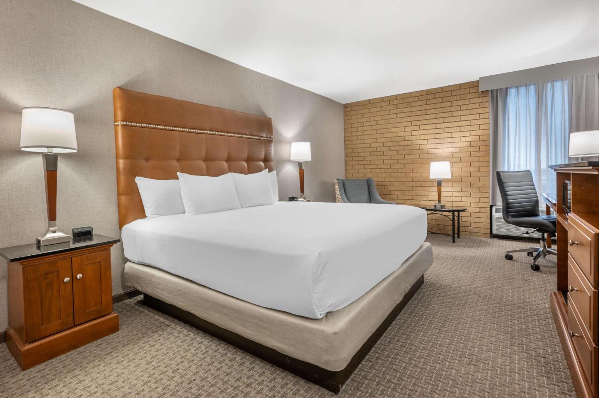 Drury Inn & Suites Champaign Exterior photo